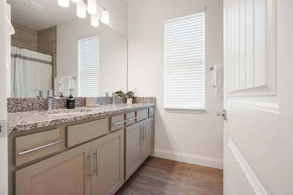 Luxury King Suite, 3Br 2Ba, Beach Vibe, Top-Tier Amenities, Prime Location Palm Coast Exterior photo